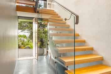 9 McCahon Place, Titirangi