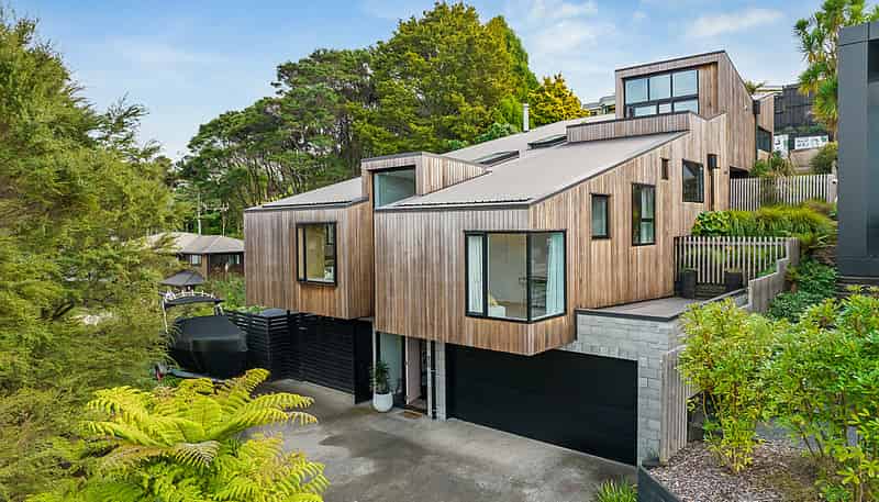 9 McCahon Place, Titirangi