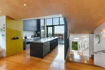 9 McCahon Place, Titirangi