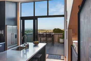 9 McCahon Place, Titirangi