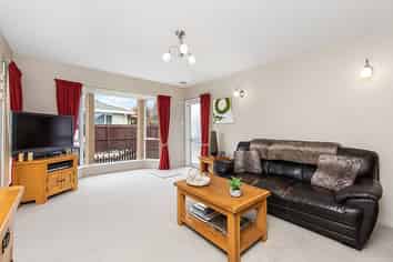 2/99 Bayswater Crescent, Bromley