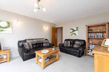 2/99 Bayswater Crescent, Bromley