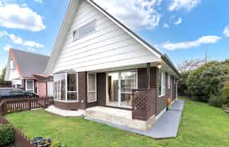 2/99 Bayswater Crescent, Bromley