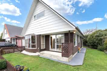 2/99 Bayswater Crescent, Bromley