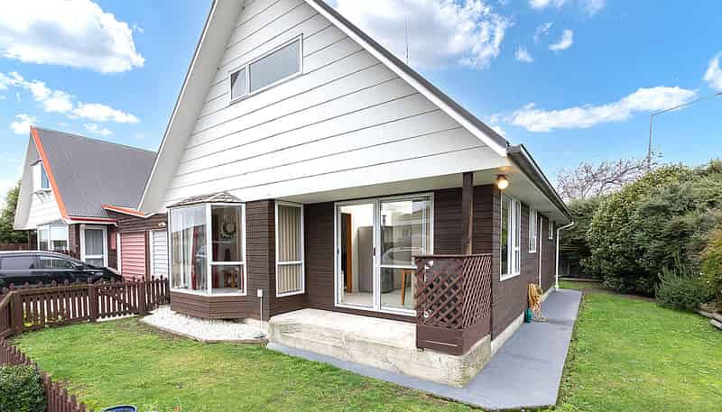 2/99 Bayswater Crescent, Bromley