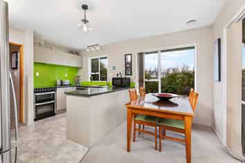 2/99 Bayswater Crescent, Bromley