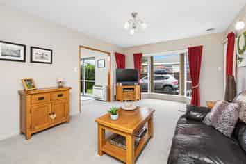 2/99 Bayswater Crescent, Bromley