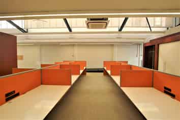 PERFECTLY POSITIONED OFFICE