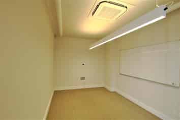 PERFECTLY POSITIONED OFFICE