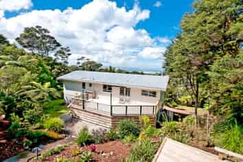 66 Rauhuia Crescent, Parau