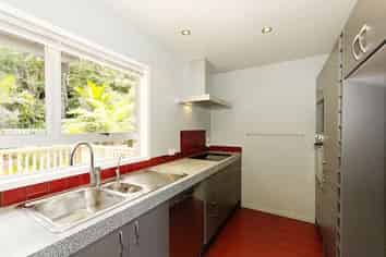 66 Rauhuia Crescent, Parau