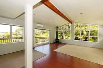 66 Rauhuia Crescent, Parau