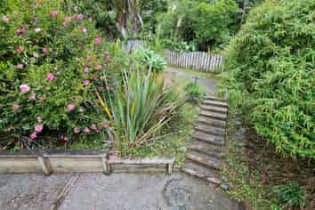 66 Rauhuia Crescent, Parau