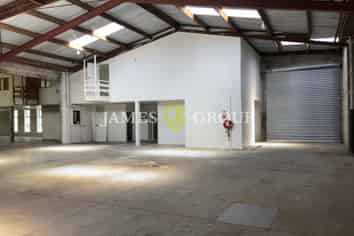 Mixed Use Pristine Warehouse & Office | For Lease