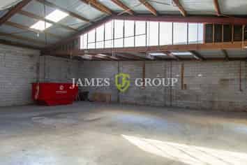 Mixed Use Pristine Warehouse & Office | For Lease