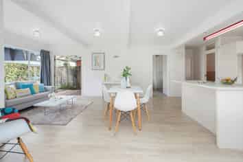 C/21A Kingsview Rd, Mount Eden