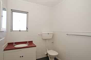 4/239 Old Farm Road, Hamilton East