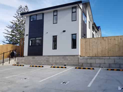 Unit F, 17 Lowtherhurst Road, Massey