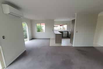 A/4 Elcoat Avenue, Te Atatu South