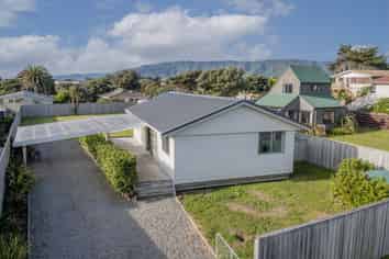 7 Eruini Street, Waikanae Beach