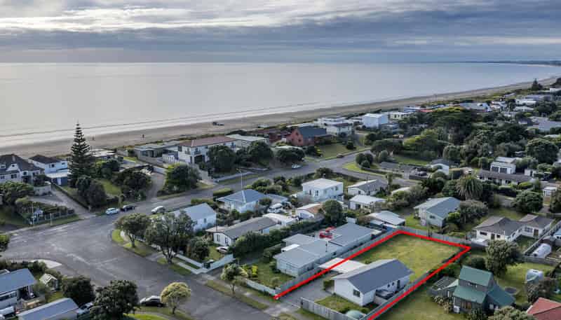 7 Eruini Street, Waikanae Beach