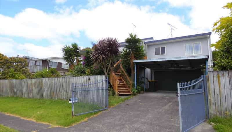 4 Carillon Place, Massey