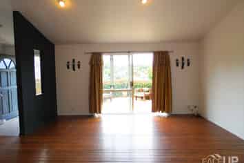 4 Carillon Place, Massey