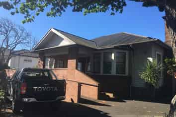 20sqm Medical Room on Remuera Road!