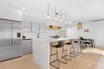 14 Pembroke Crescent, Glendowie