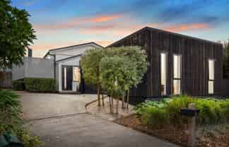 14 Pembroke Crescent, Glendowie