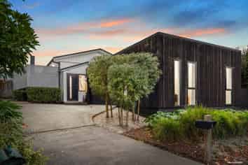 14 Pembroke Crescent, Glendowie