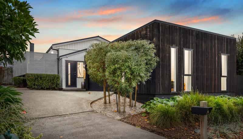 14 Pembroke Crescent, Glendowie