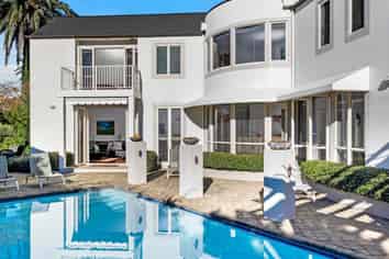 1 Shipherds Close, Epsom