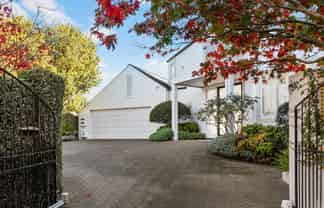 1 Shipherds Close, Epsom