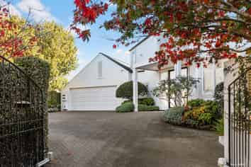 1 Shipherds Close, Epsom