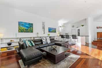 1 Shipherds Close, Epsom