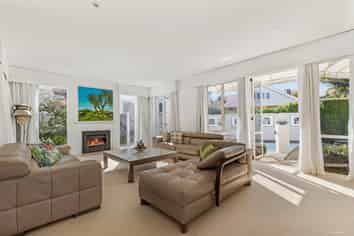 1 Shipherds Close, Epsom