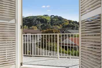 1 Shipherds Close, Epsom