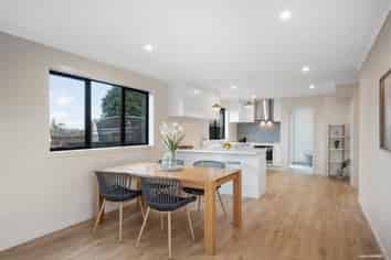 11A Borrowdace Avenue, Botany Downs