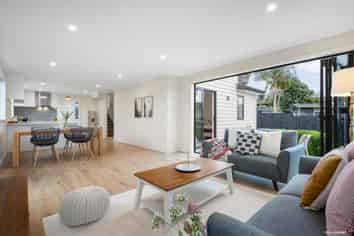 11A Borrowdace Avenue, Botany Downs