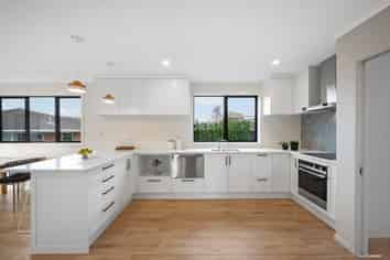 11A Borrowdace Avenue, Botany Downs