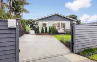 17 Taioma Crescent, Te Atatu Peninsula