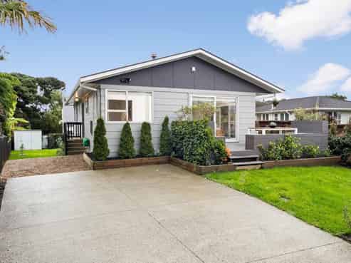 17 Taioma Crescent, Te Atatu Peninsula