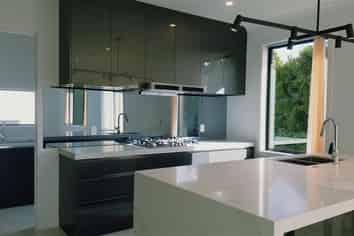 8 Newport Place, Forrest Hill