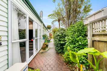 2/33 Cambridge Terrace, Waiwhetu