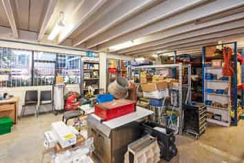 GREAT OFFICES AND SHOWROOM IN WAIRAU VALLEY