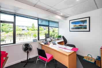 GREAT OFFICES AND SHOWROOM IN WAIRAU VALLEY