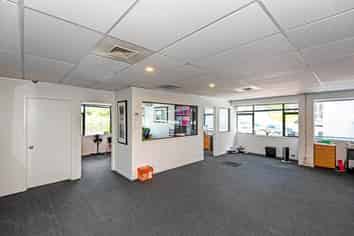 GREAT OFFICES AND SHOWROOM IN WAIRAU VALLEY