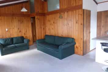 2A Aberdeen Road, Castor Bay