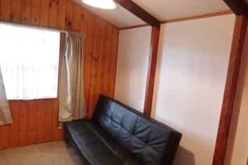 2A Aberdeen Road, Castor Bay